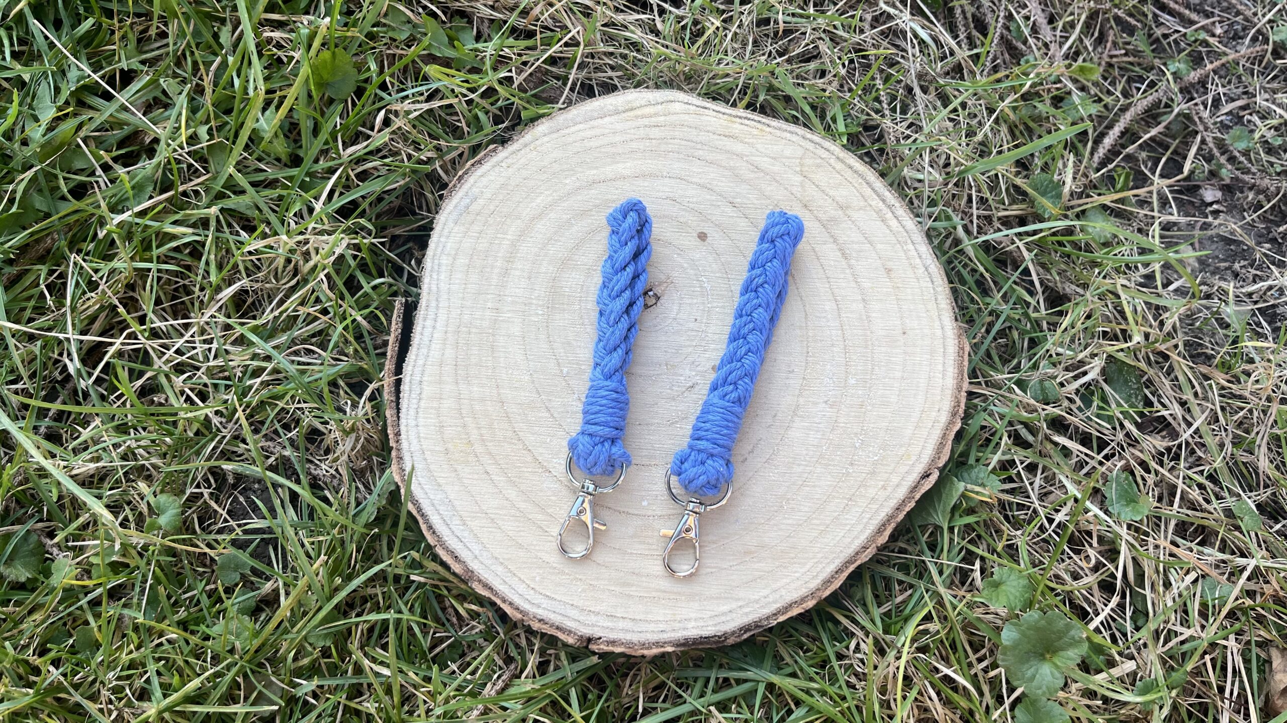 Macramé klíčenka xs (modrá)