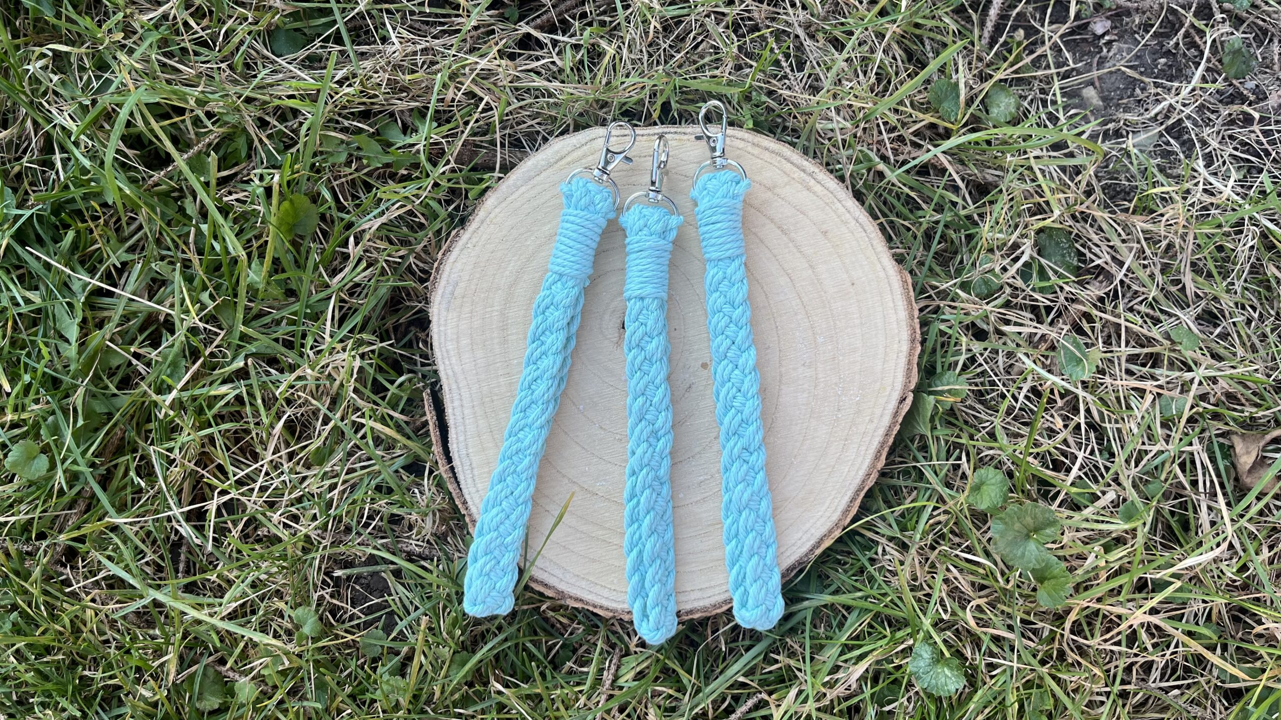 Macramé klíčenka s (tyrkysová)