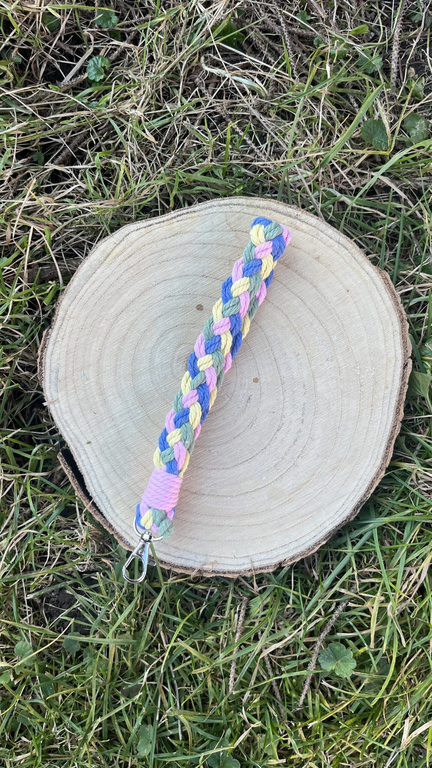 Macramé klíčenka s (multicolor)