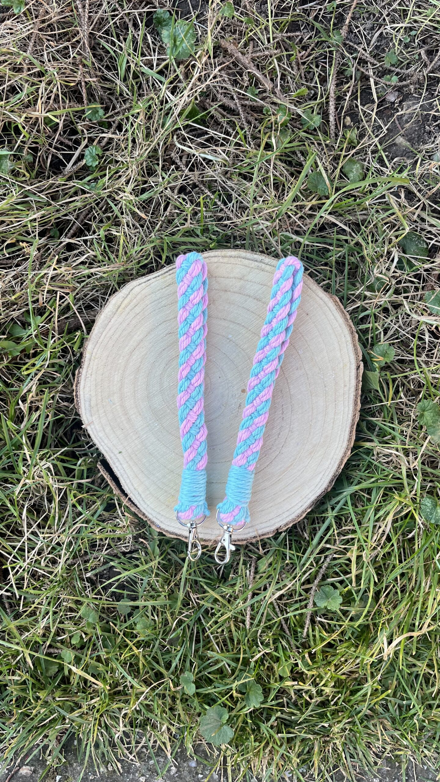 Macramé klíčenka s (tyrkysová-růžová)